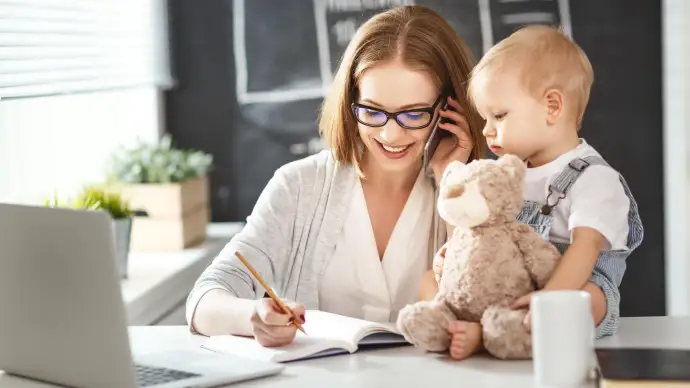 Госдума приняла закон о запрете испытательного срока для матерей детей до трех лет