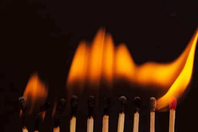 ​А ОГОНЁК НЕ ГОРИТ