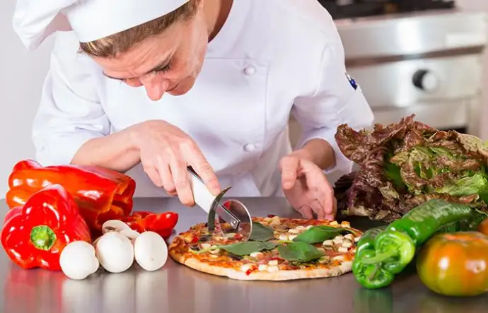 Рейтинг наиболее высокооплачиваемых специалистов фастфуда: кто его возглавил