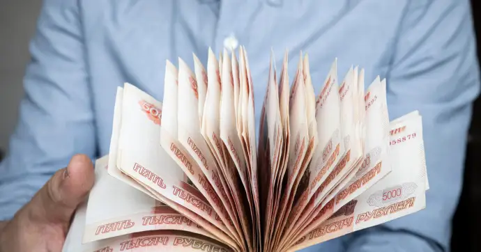 Типичный vs Усредненный: Аналитический взгляд на парадокс зарплатной статистики в России