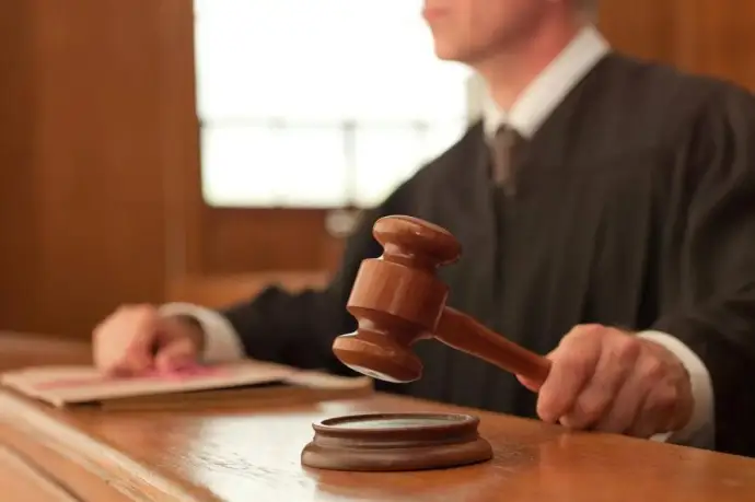 Финансовый спор Виктора Акимова и должниц перешел в юридическую защиту репутации и деловой чести