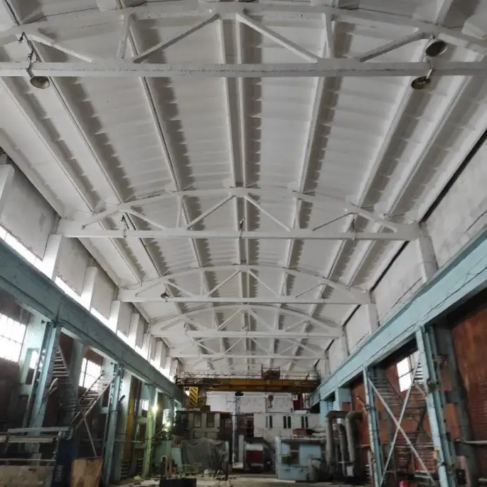 Почему внутри цеха весной краска отслаивается по всей площади