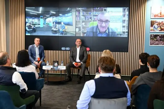 Презентация книги о Гагарине собрала гостей в редакции "Комсомолки"