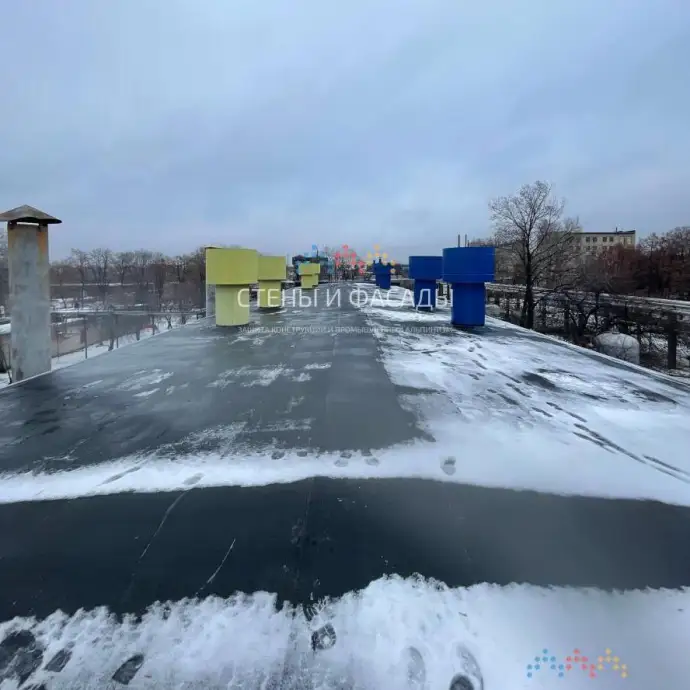 Не стоит откладывать проверку кровли и фасадов после зимы на потом